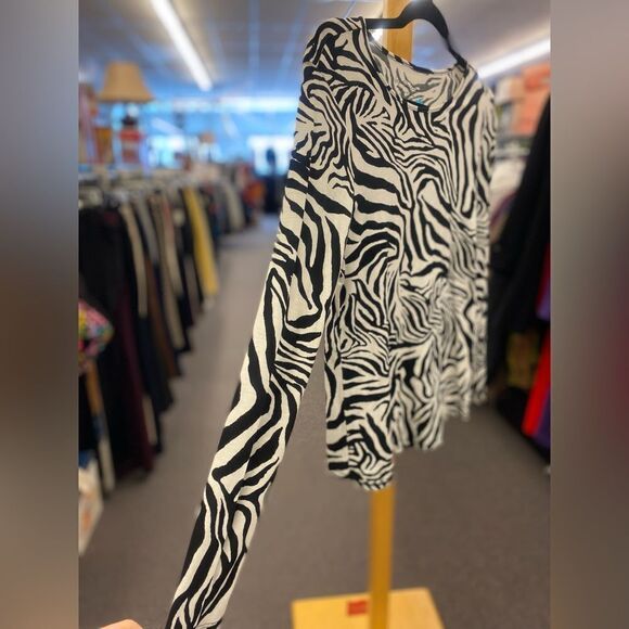 Chico's  Xsmall Black/Animal Print Silk Shirt - Picture 1 of 5